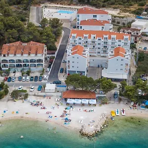Aparthotel Malo Arbanija